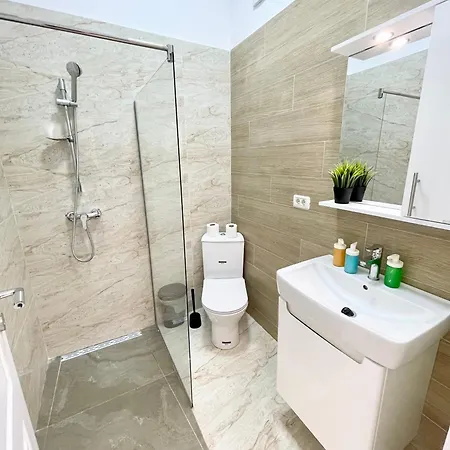 Apartment Adress Ad25 *