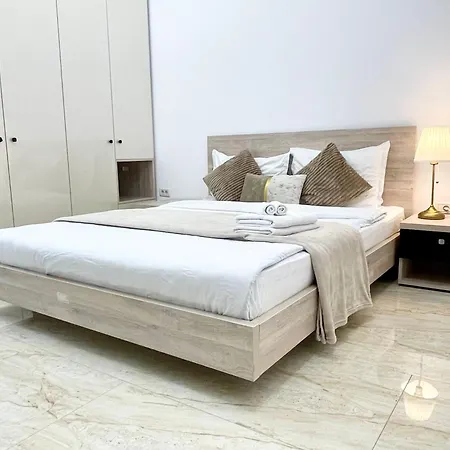 Adress Ad25 Apartment *